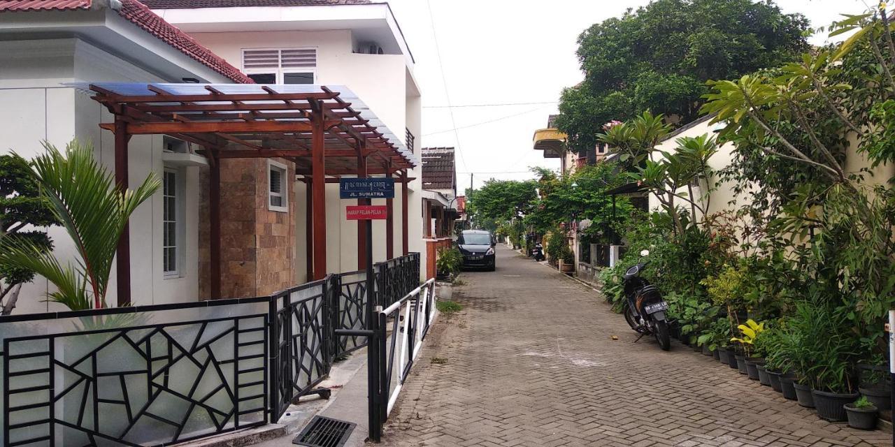 Omah Inap D24 Syariah Near Universitas Aisyiah Yogyakarta Mitra Reddoorz Sleman  Exterior foto